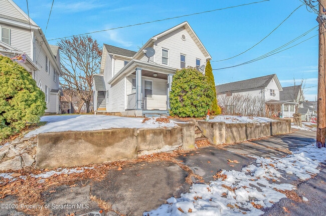 107 2nd St in Blakely, PA - Building Photo - Building Photo