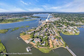 512 Green in Brielle, NJ - Foto de edificio - Building Photo