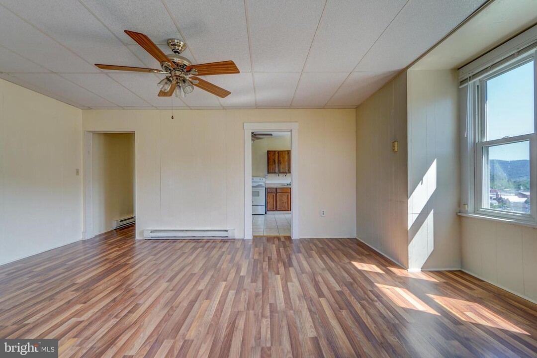 108 Fort Ave-Unit -APT 8 in Keyser, WV - Building Photo
