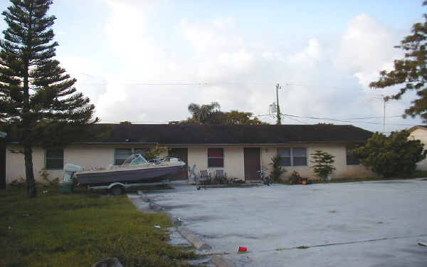 4863 Coconut Rd in Lake Worth, FL - Building Photo - Building Photo