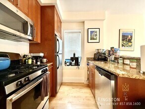 674 Washington St in Brookline, MA - Building Photo - Building Photo