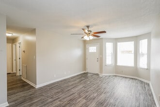 379 Donna Dr in Clarksville, TN - Building Photo - Building Photo