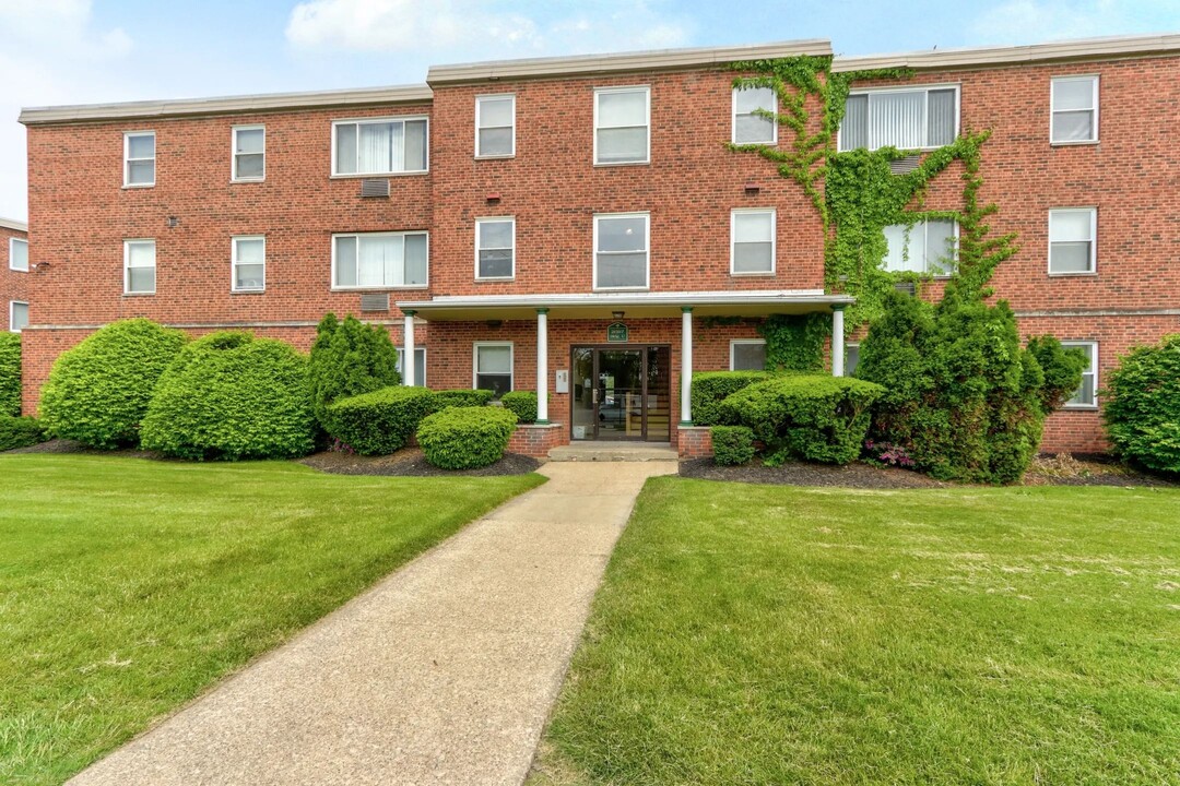 Ellacott Parkway Apartments in Warrensville Heights, OH - Foto de edificio