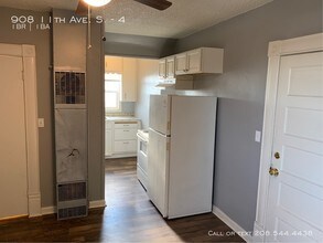 908 11th Ave S-Unit -4 in Nampa, ID - Building Photo - Building Photo