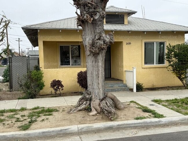 1616 10th St in Bakersfield, CA - Building Photo - Building Photo
