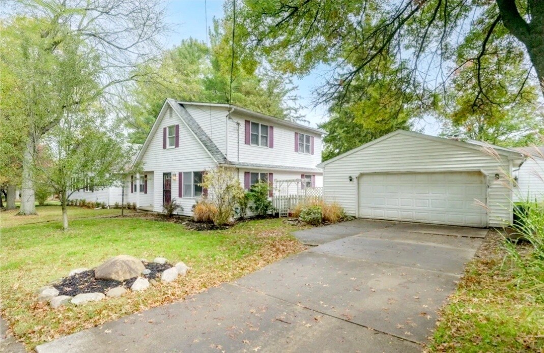 120 Woodland Dr in Medina, OH - Building Photo