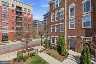 2932 Finsbury Pl in Fairfax, VA - Building Photo
