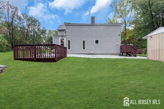 13 Smiths Ln in East Brunswick, NJ - Building Photo - Building Photo