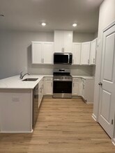 8 Reagan Rd in Runnemede, NJ - Foto de edificio - Building Photo