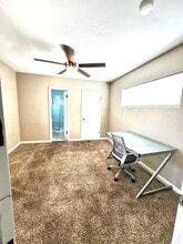 2204 Barnett St in Bakersfield, CA - Building Photo - Building Photo