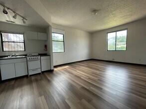114 Morewood Ave, Unit #2 in Pittsburgh, PA - Building Photo - Building Photo