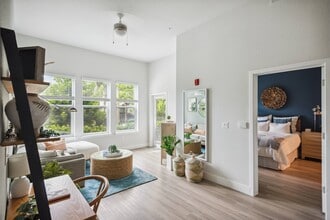 Waverly Terrace in Temple Terrace, FL - Foto de edificio - Building Photo