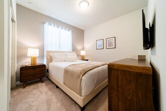 2422 Dubai St in Kissimmee, FL - Building Photo - Building Photo