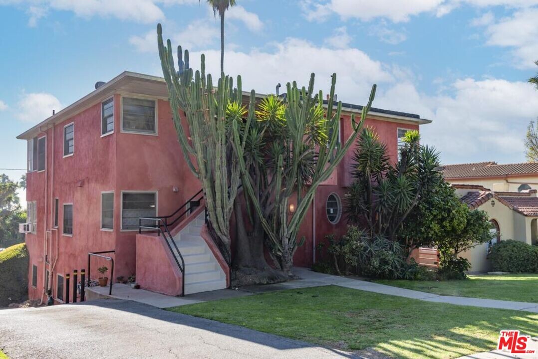 4124 Franklin Ave in Los Angeles, CA - Foto de edificio