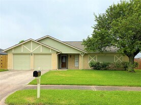 3810 Downing Cir in Deer Park, TX - Building Photo