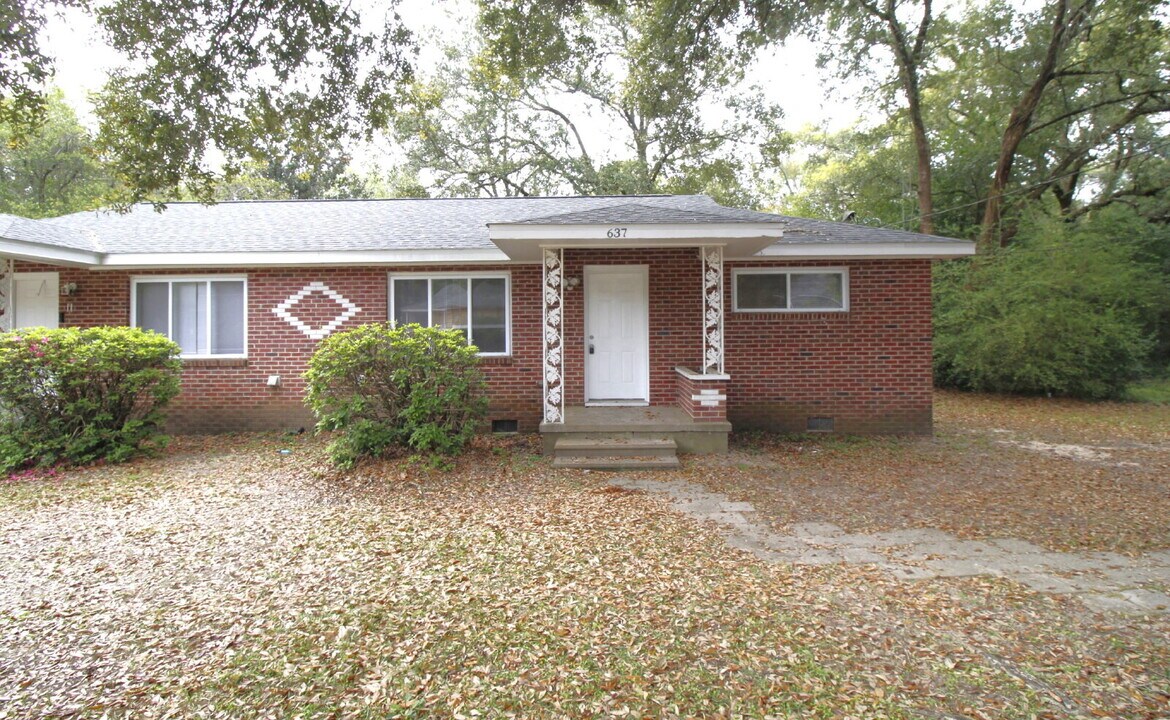 637 Ditmar St in Pensacola, FL - Foto de edificio
