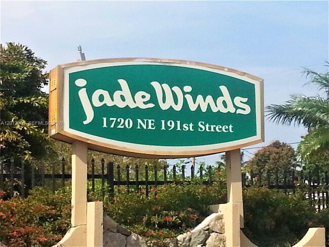 1770 NE 191st St in Miami, FL - Foto de edificio - Building Photo
