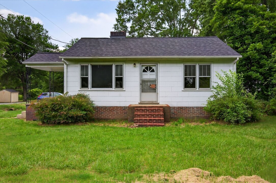 110 Cardinal Rd in Madison, NC - Building Photo