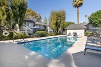 Riverwalk Landing Apartment Homes in Riverside, CA - Foto de edificio - Building Photo