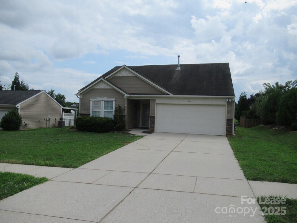 122 Anastasia Ln in Lincolnton, NC - Building Photo