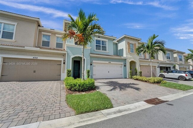 4764 Eucalyptus Dr in Hollywood, FL - Building Photo - Building Photo