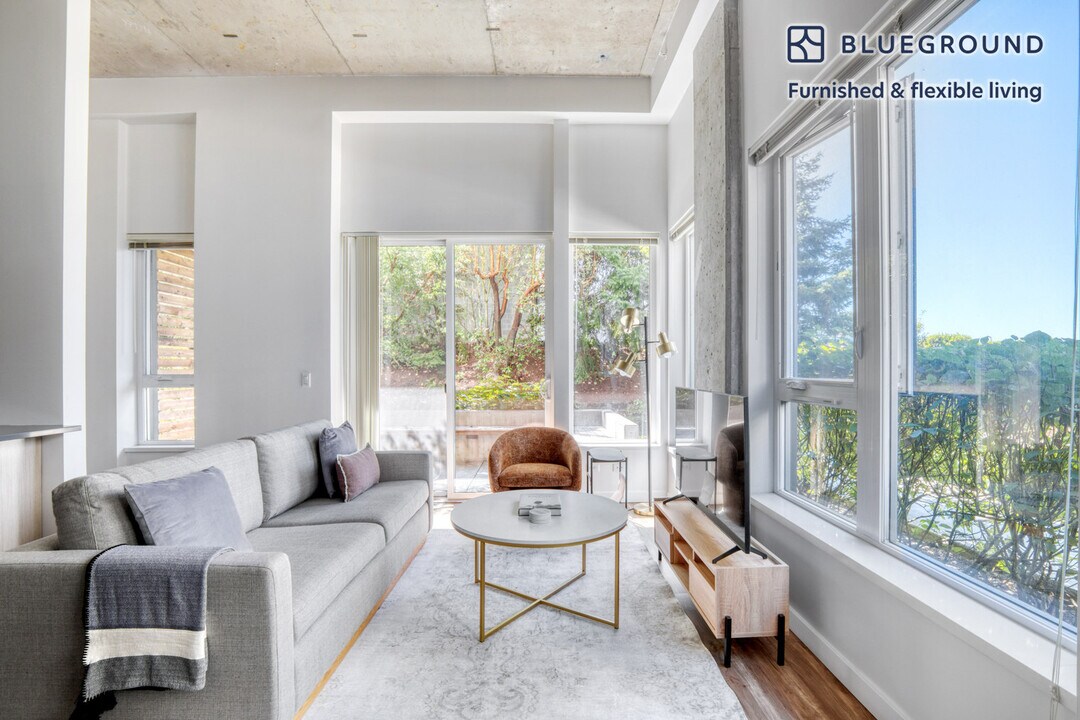 12269 NE 12th Ln in Bellevue, WA - Building Photo