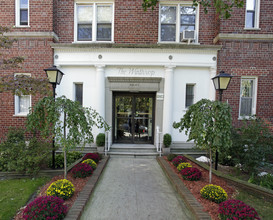 Winthrop Apartments in Forest Hills, NY - Building Photo - Building Photo