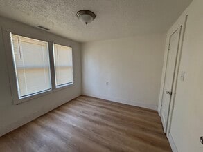 634 W 14th Ave in Hutchinson, KS - Building Photo - Building Photo