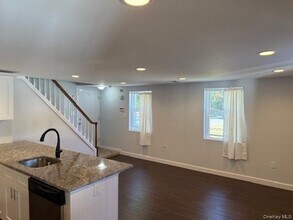180 Jefferson St in East Islip, NY - Building Photo - Building Photo