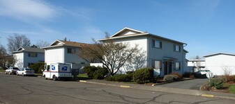 Mckenzie Townhouses Apartments