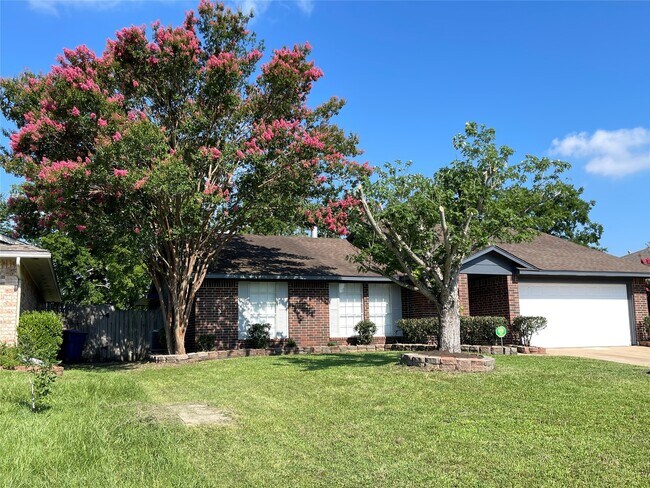 3611 Shadow Trail in Houston, TX - Building Photo - Building Photo