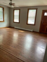 52 River St in Sprague, CT - Foto de edificio - Building Photo