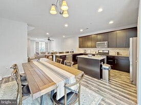 12745 Longford Glen Dr in Germantown, MD - Building Photo