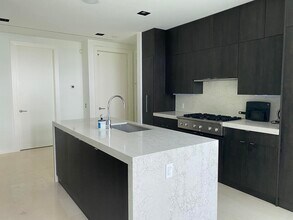 243 Venetian Dr in Delray Beach, FL - Building Photo - Building Photo