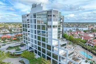 4751 Gulf Shore Blvd N in Naples, FL - Foto de edificio - Building Photo