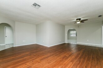 5041 Circus Ln in New Port Richey, FL - Building Photo - Building Photo