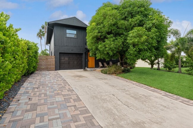 2385 Zeder Ave in Delray Beach, FL - Foto de edificio - Building Photo