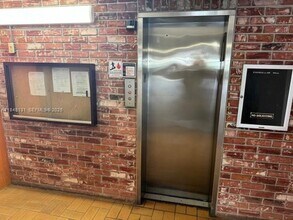 1850 NE 169th St in North Miami Beach, FL - Building Photo - Building Photo