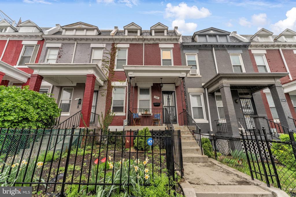744 Columbia Rd NW in Washington, DC - Building Photo