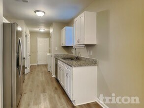 213 Walnut Crest Dr in Gallatin, TN - Building Photo - Building Photo