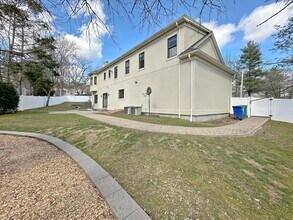 9 Vine St in Newton, MA - Building Photo - Building Photo