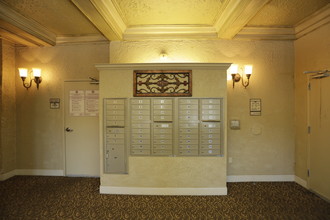 Linda Vista Apartments in Kansas City, MO - Foto de edificio - Interior Photo