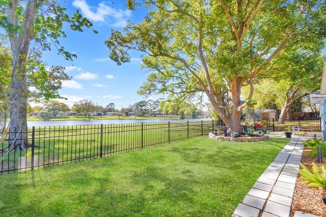 919 Viscaya Blvd in St. Augustine, FL - Foto de edificio - Building Photo