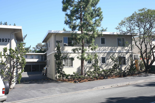 Woodside West Apartments in Redwood City, CA - Foto de edificio - Building Photo