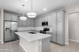 155 N Lakeview Blvd, Unit B163 in Chandler, AZ - Building Photo