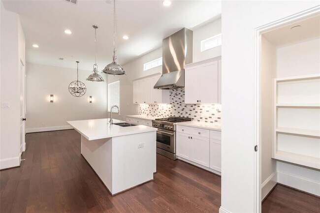 property at 3821 N Braeswood Blvd