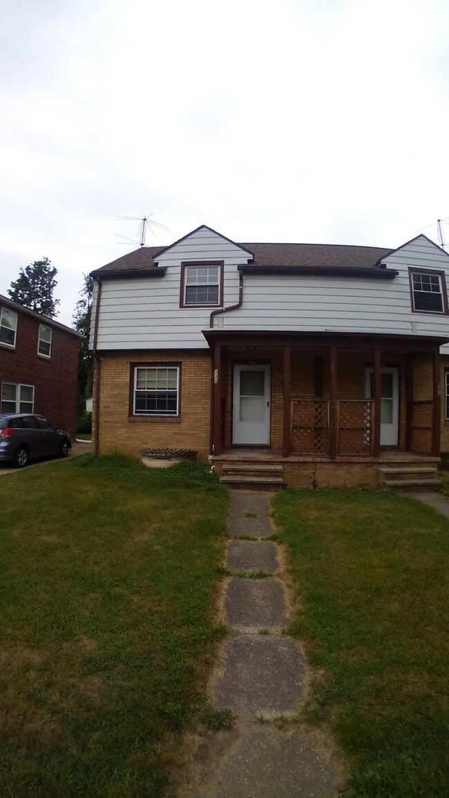 property at 939 Ann St