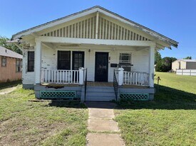 610 Noble St in Perry, OK - Building Photo