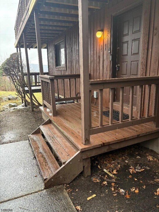 7 Deer Valley Ln in Vernon, NJ - Building Photo