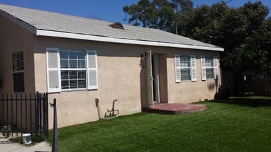 11669 Saticoy St in North Hollywood, CA - Building Photo - Building Photo